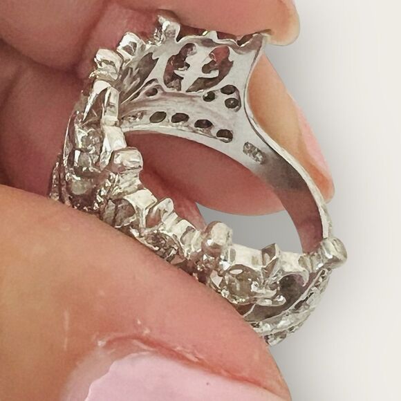 Silver crown design ring size 9 paved clear crystals & Stamped .925 - Picture 7 of 11